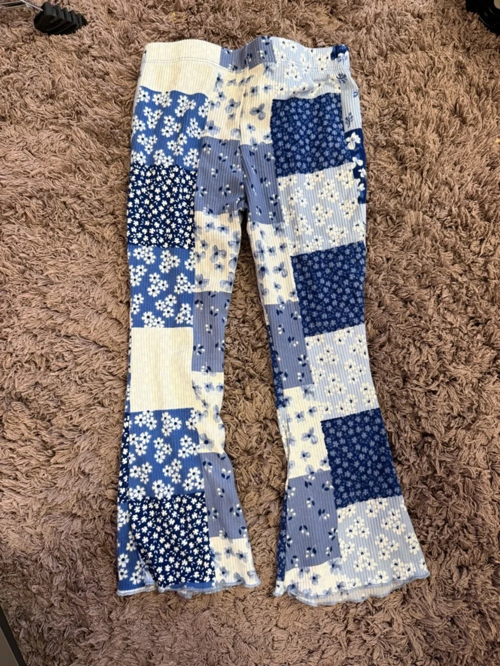 btween Light Blue "Flower Girl" Pajama Set with Navy Floral Pants - Picture 4 of 7